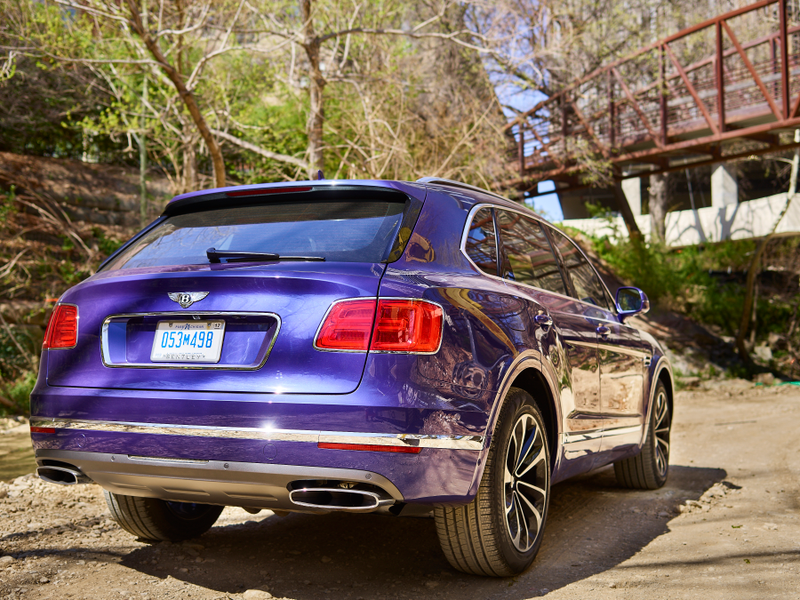 Illustration for article titled The 2017 Bentley Bentayga Is Way Too Ridiculous And Way Too Fast Not To Love